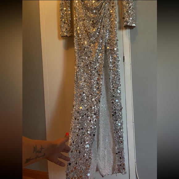 Silver Sequin Long Sleeve Dress by F Nova. Size M. NWOT. Gorgeous Dress - Picture 2 of 6